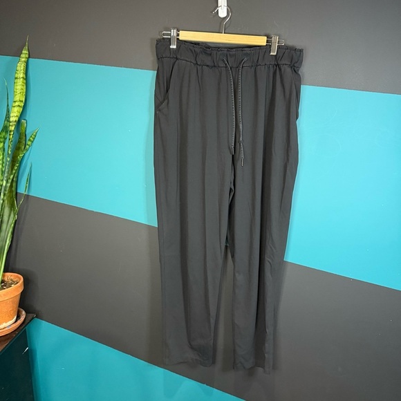 Lululemon Athletica Black Pantsuit on the fly size 12 - Picture 2 of 16